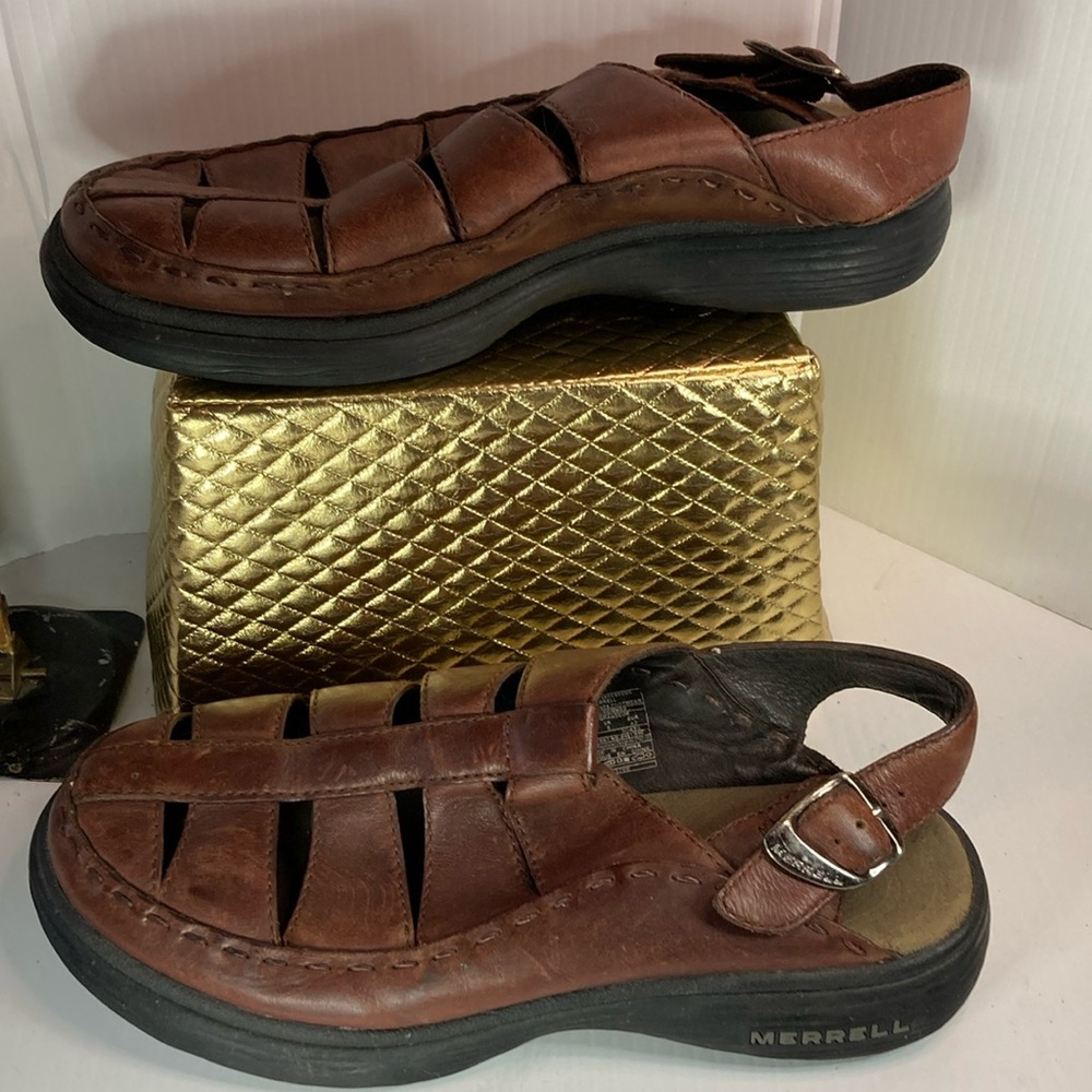 Merrell heavy dutyy leather men’s sandals. Wide toe box sixe 9. Box 16